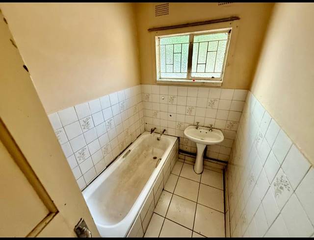 4 BEDROOM HOUSE FOR SALE IN VANDERBIJLPARK CW 5
